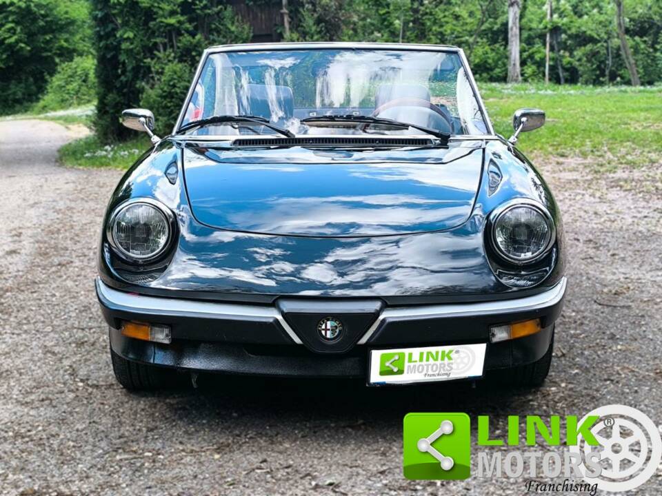 Bild 2/10 von Alfa Romeo 2.0 Spider (1986)