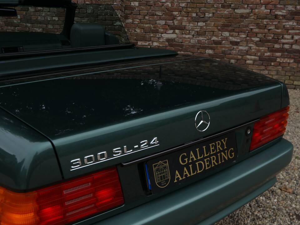 Image 33/50 of Mercedes-Benz 300 SL-24 (1992)