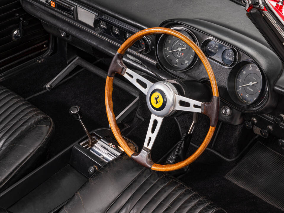Image 18/28 of Ferrari 275 GTS (1965)