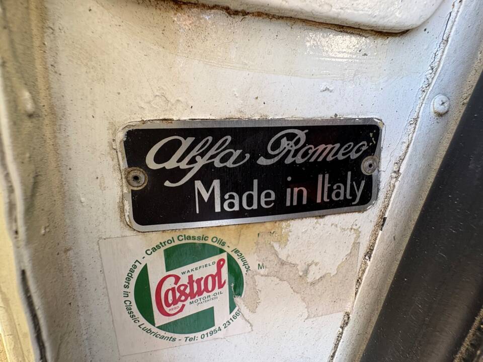 Image 22/23 of Alfa Romeo Giulia 1600 Spider (1963)