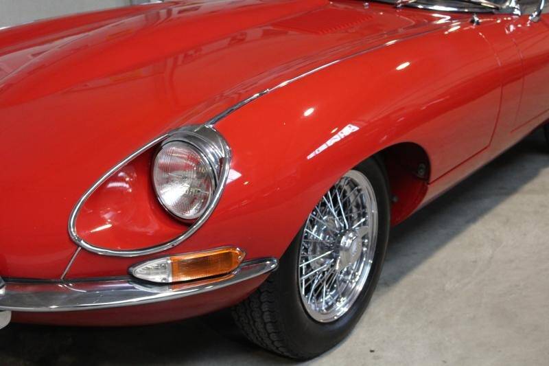 Image 4/11 of Jaguar E-Type (1968)