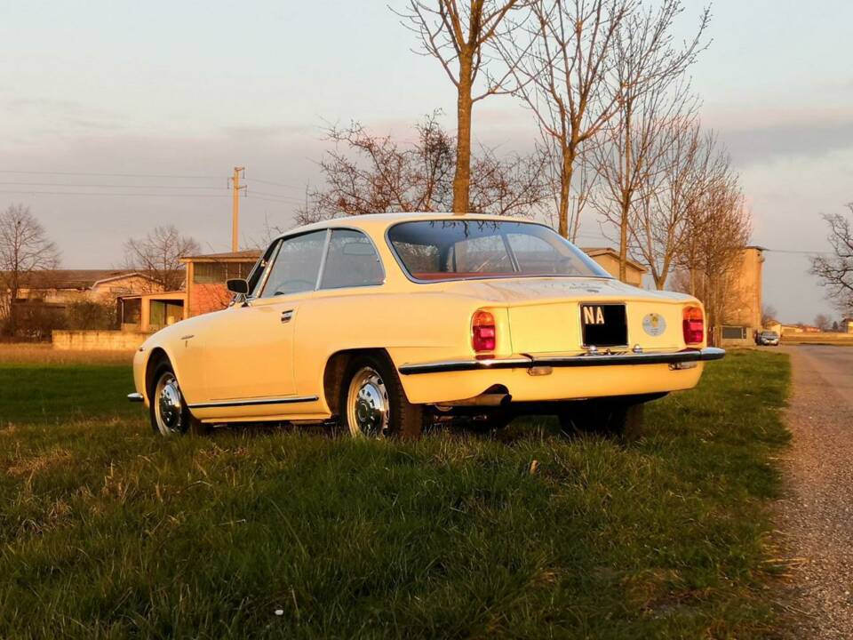 Image 3/29 of Alfa Romeo 2600 Sprint (1966)