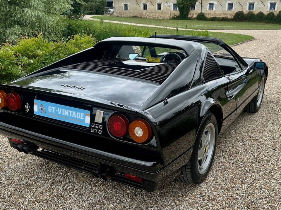 Bild 12/86 von Ferrari 328 GTS (1988)