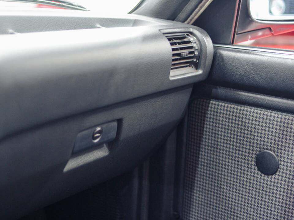 Image 22/38 of BMW 325i (1986)