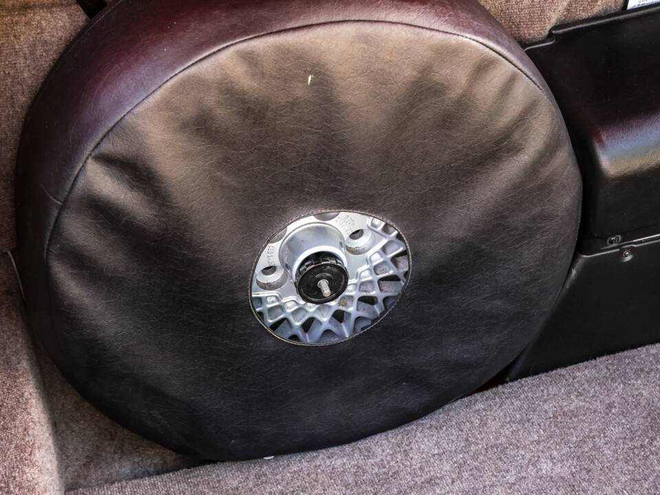 Afbeelding 41/43 van Jaguar XJS V12 Lister (1988)