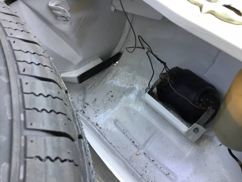 Image 80/83 of Volkswagen Karmann Ghia 1500 (1969)