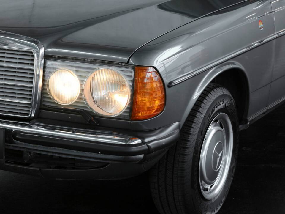 Image 7/49 of Mercedes-Benz 230 TE (1981)