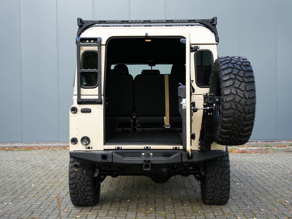 Bild 19/58 von Land Rover Defender 110 (2013)