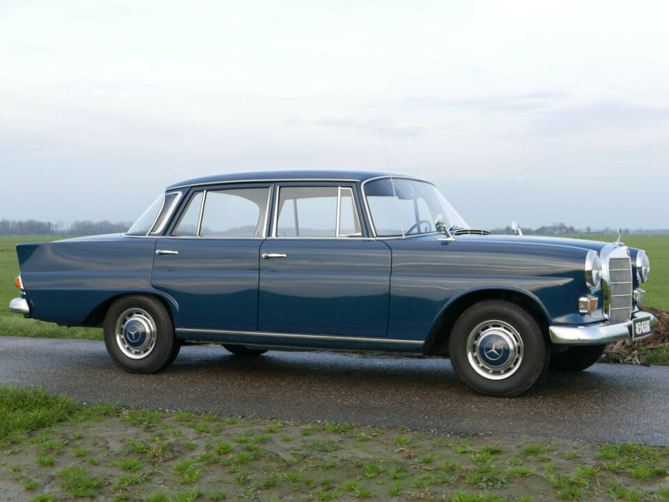 Image 36/39 of Mercedes-Benz 200 (1967)