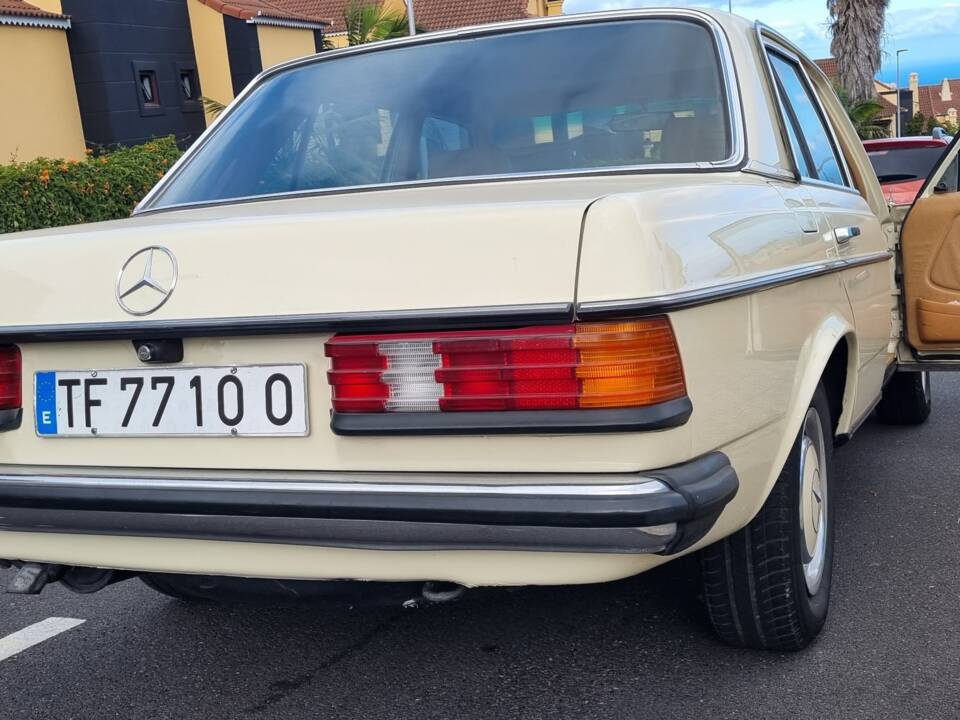 Bild 2/8 von Mercedes-Benz 300 D (1982)