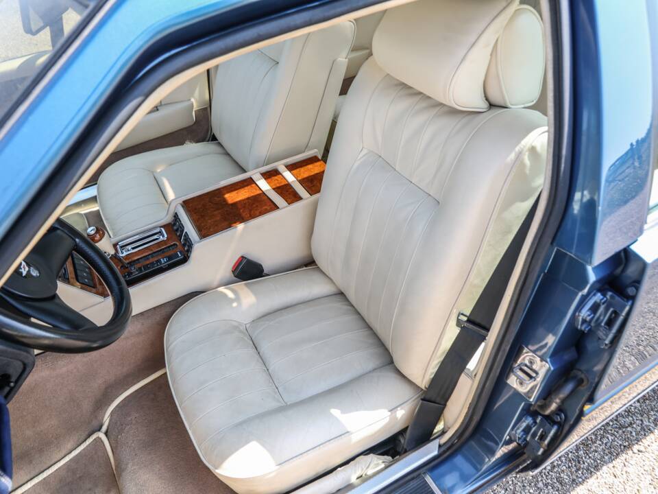 Immagine 17/28 di Aston Martin Lagonda (1987)