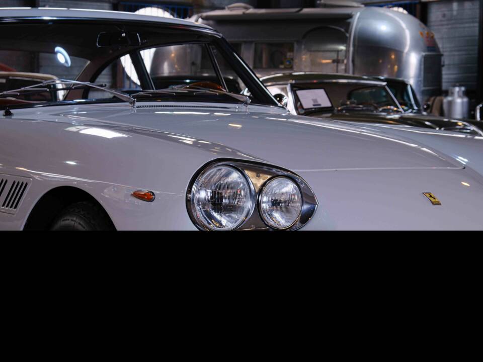 Image 9/36 of Ferrari 330 GT 2+2 (1964)