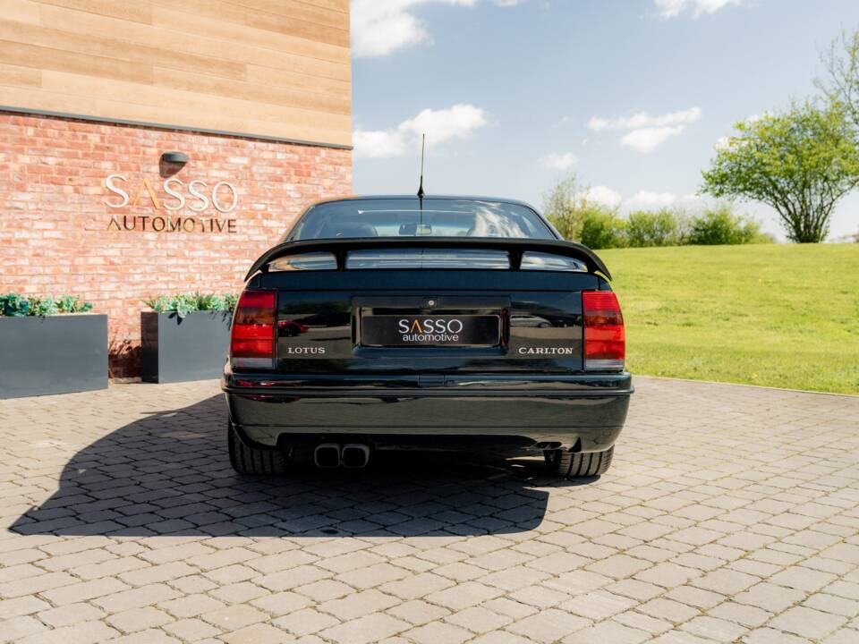 Image 61/75 of Lotus Carlton (1991)