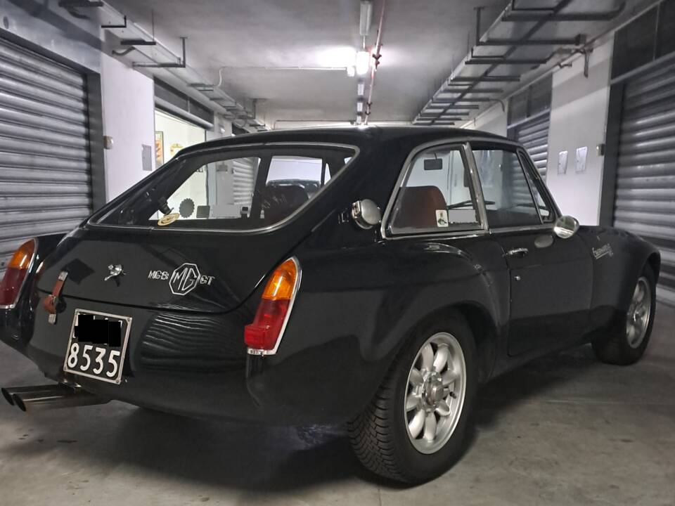 Image 3/5 of MG MGB GT (1970)
