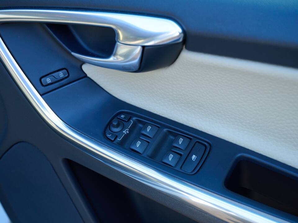 Image 22/50 of Volvo XC60 T5 (2013)