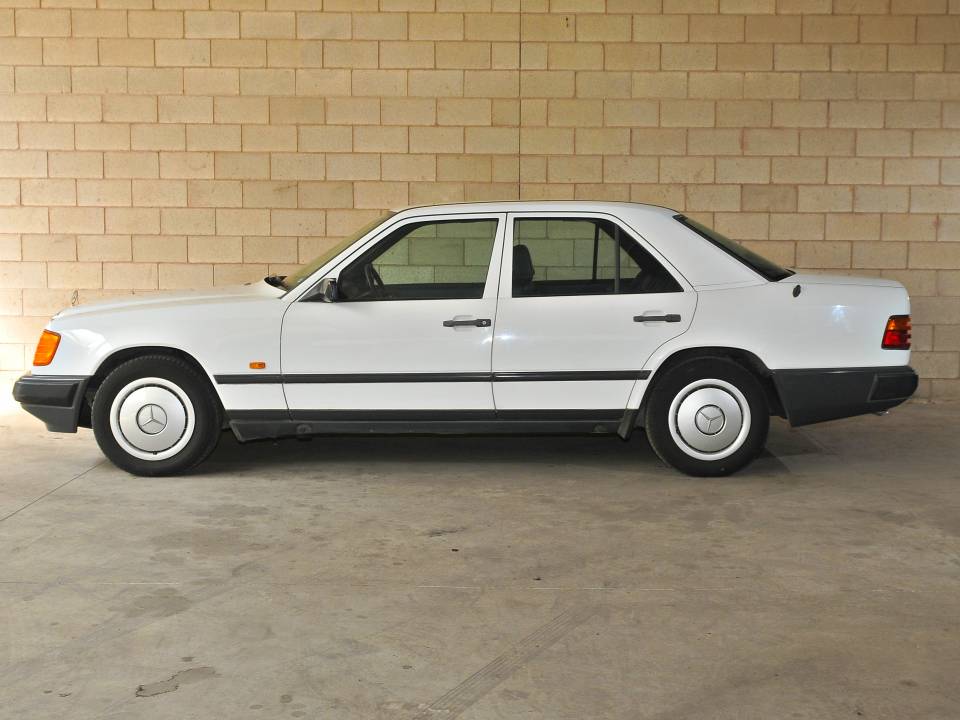 Afbeelding 1/26 van Mercedes-Benz 200 (1989)