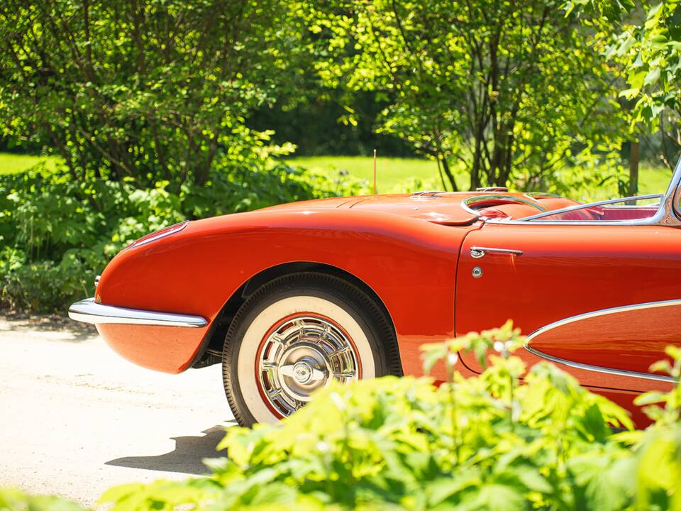Image 5/51 of Chevrolet Corvette (1960)