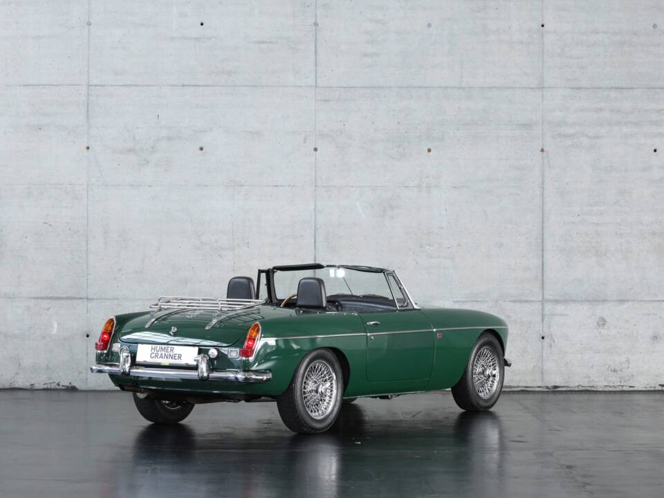 Image 5/41 of MG MGC (1969)