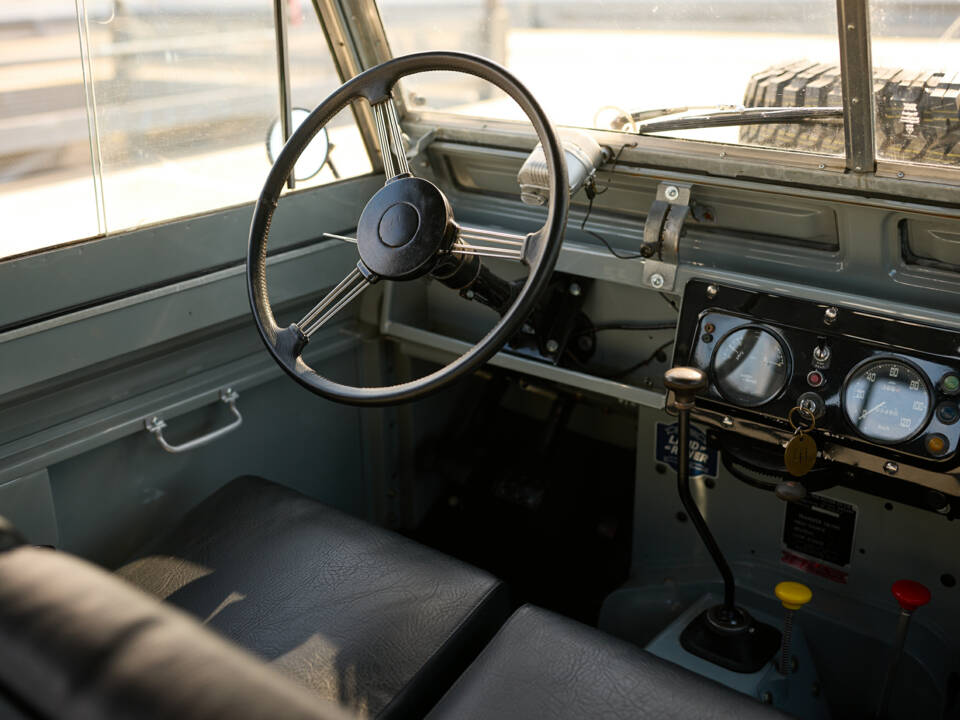Image 5/67 of Land Rover 88 (1963)