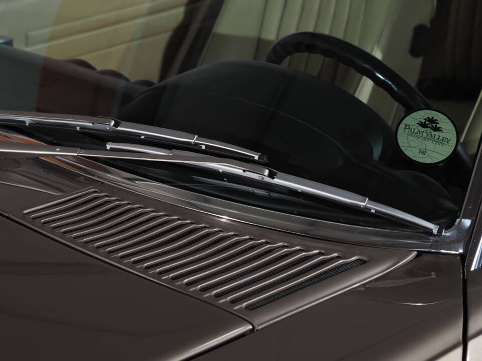 Image 18/50 of Mercedes-Benz 560 SL (1988)