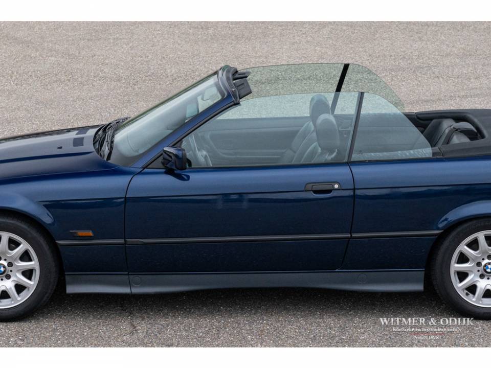 Image 14/29 de BMW 325i (1993)
