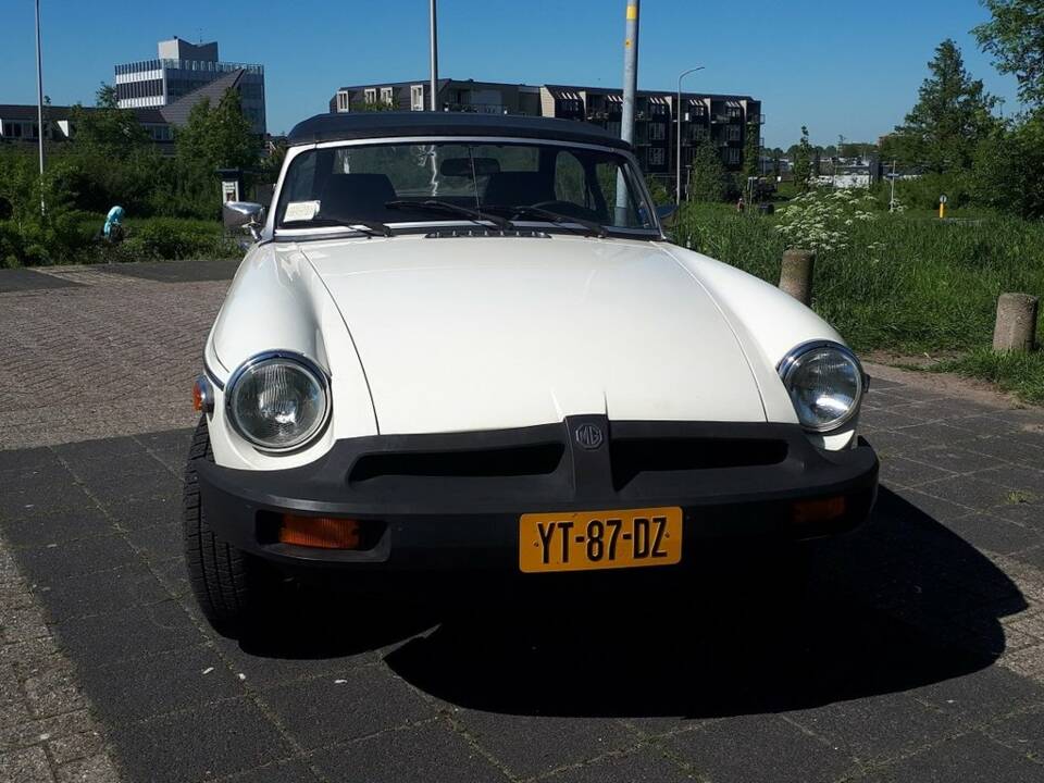 Image 5/8 of MG MGB (1979)