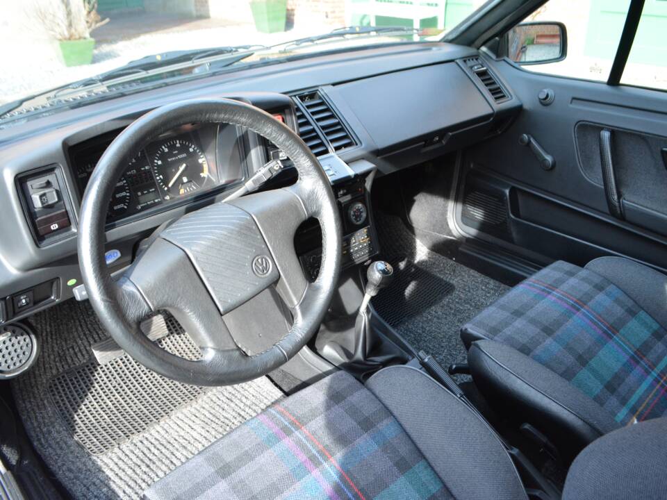 Image 12/15 de Volkswagen Scirocco II GT (1990)