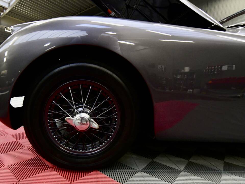 Image 39/46 of Jaguar XK 150 3.4 S OTS (1958)