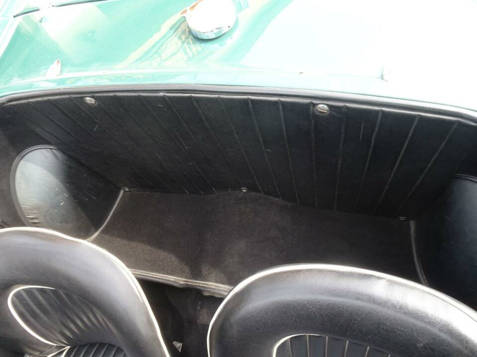 Image 40/49 of Triumph Spitfire Mk II (1965)