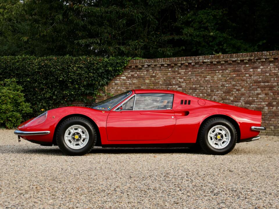 Image 23/50 of Ferrari Dino 246 GTS (1974)