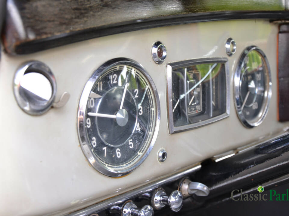 Image 29/50 of Mercedes-Benz 220 (1952)