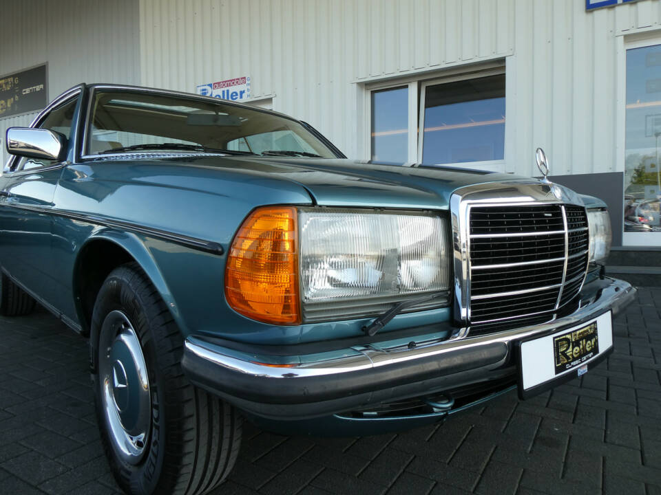 Image 18/20 de Mercedes-Benz 280 CE (1981)