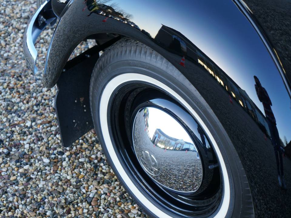 Immagine 44/50 di Volkswagen Beetle 1200 Standard &quot;Oval&quot; (1955)