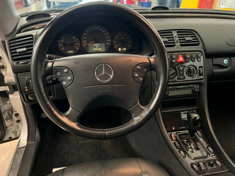 Imagen 8/20 de Mercedes-Benz CLK 230 Kompressor (2001)