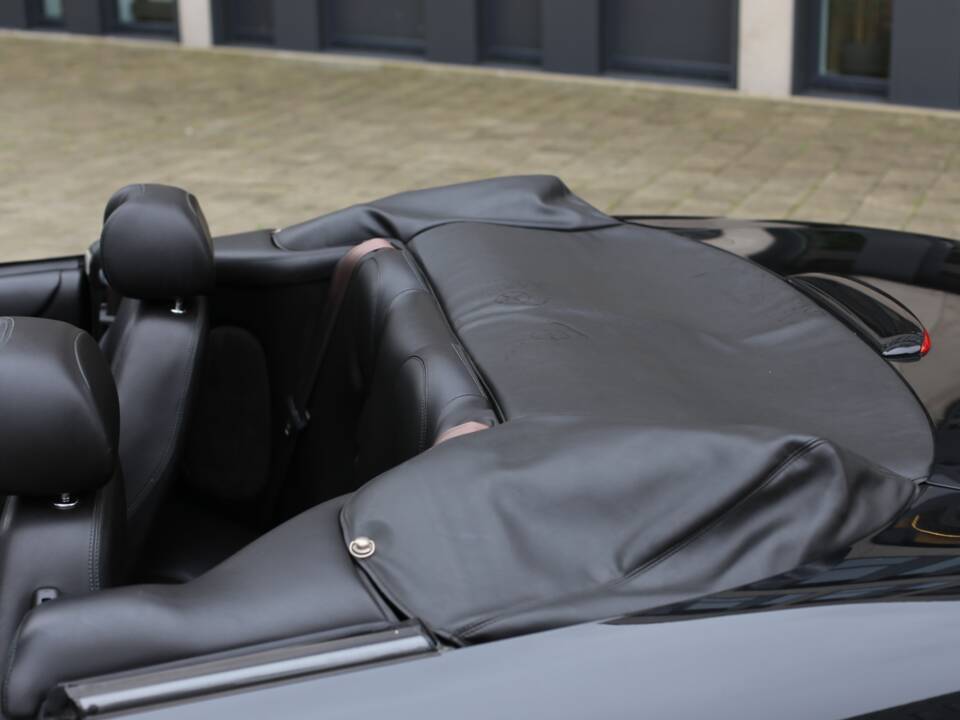 Immagine 20/45 di Jaguar XKR (2001)