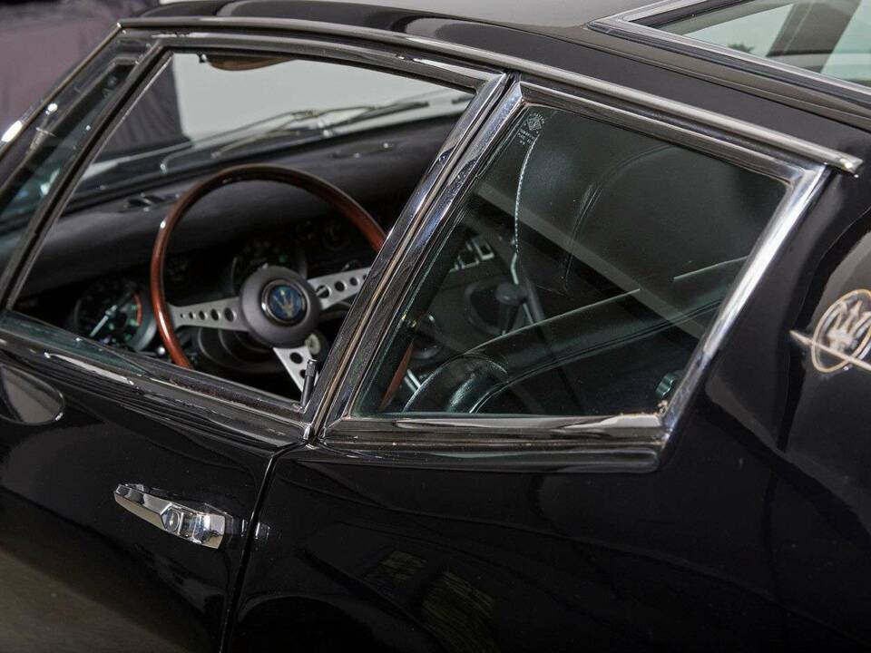 Bild 17/32 von Maserati Ghibli SS (1970)
