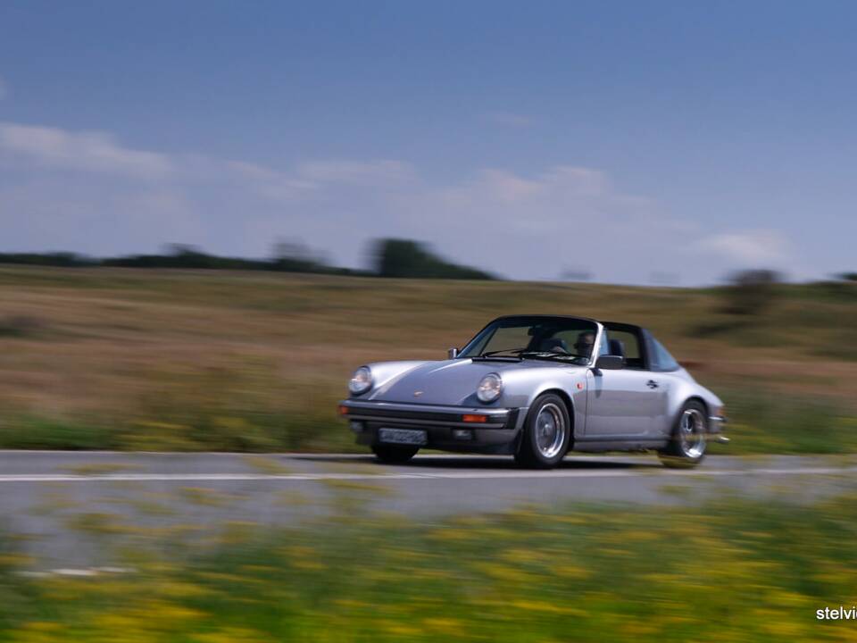 Image 44/44 de Porsche 911 Carrera 3.2 &quot;#250.000 911&quot; (1988)