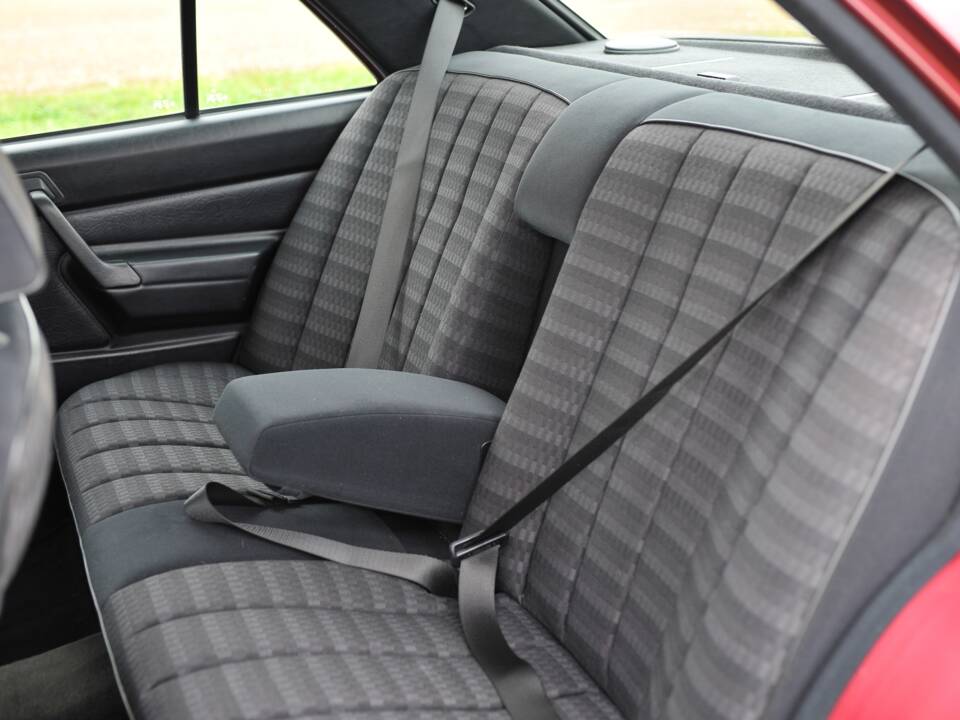 Image 22/31 of Mercedes-Benz 190 E (1993)