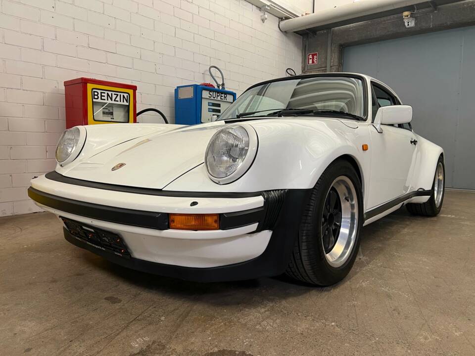 Image 2/15 of Porsche 911 Carrera 3.2 (1988)