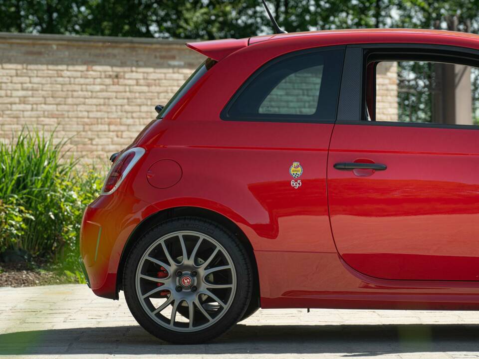 Image 13/50 de Abarth 695 «Tributo Ferrari» (2010)