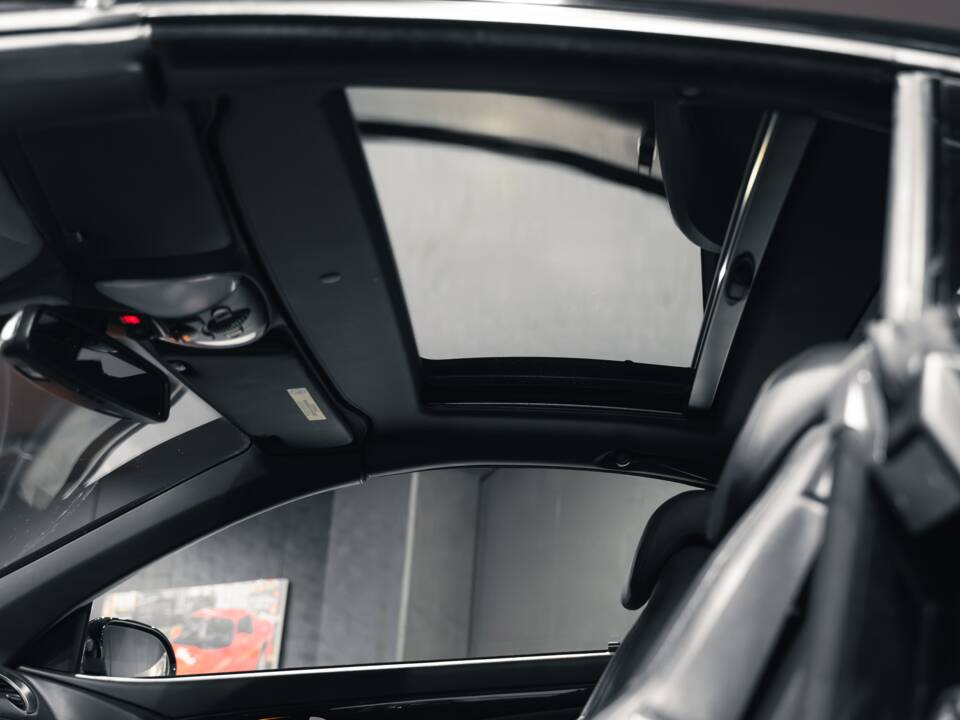 Image 31/31 of Mercedes-Benz SL 55 AMG (2003)