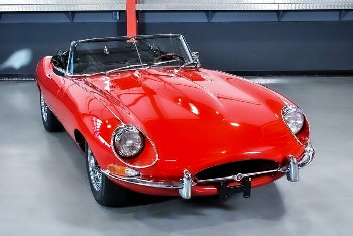 Image 5/7 de Jaguar E-Type (1968)