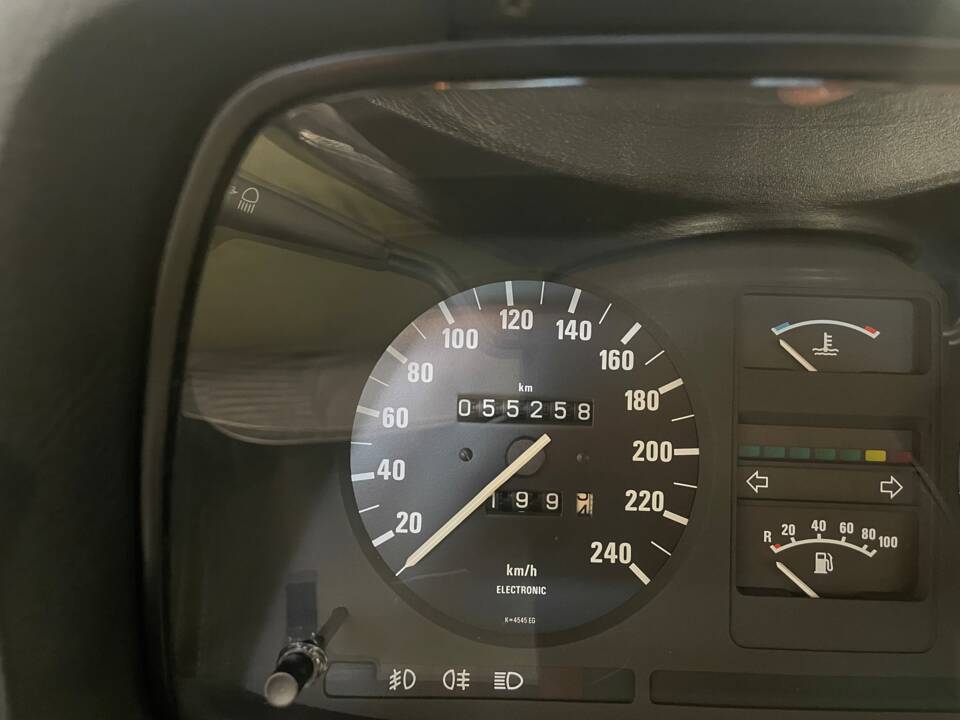 Afbeelding 13/26 van BMW 732i (1986)