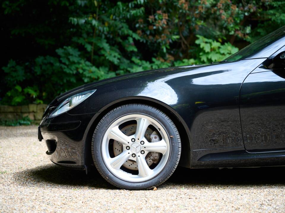 Image 33/50 of Mercedes-Benz SLK 350 (2004)