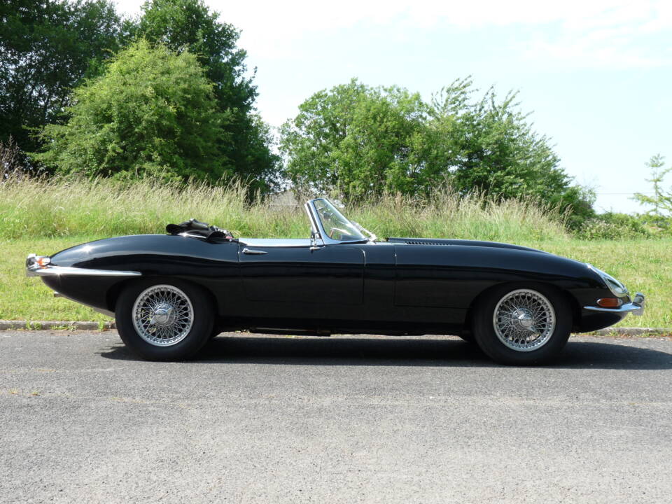 Image 3/27 of Jaguar E-Type 3.8 (1964)