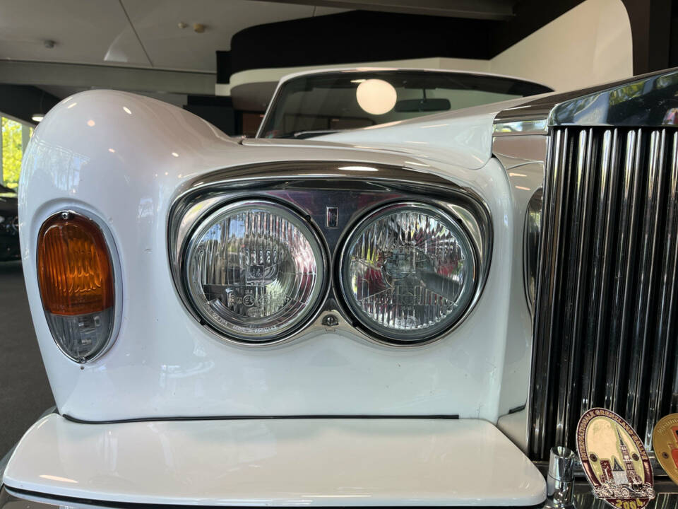 Image 14/23 of Rolls-Royce Corniche I (1984)