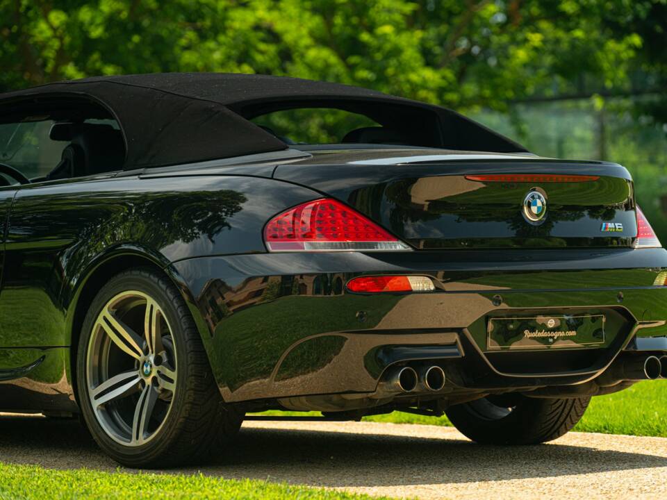 Image 32/50 of BMW M6 (2007)