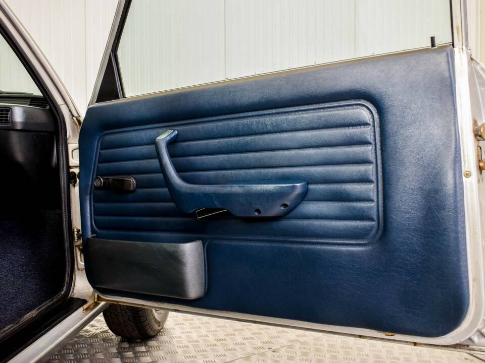 Image 46/50 of BMW 320i (1981)