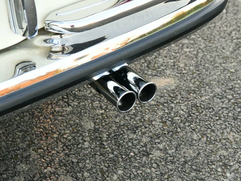 Image 23/50 of Mercedes-Benz 280 SE 3,5 (1971)