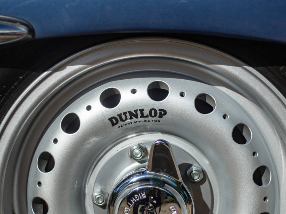 Image 14/50 de Jaguar E-Type 4.2 (1966)